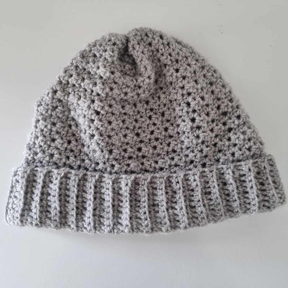 faux chunky beanie with ribbing folded over