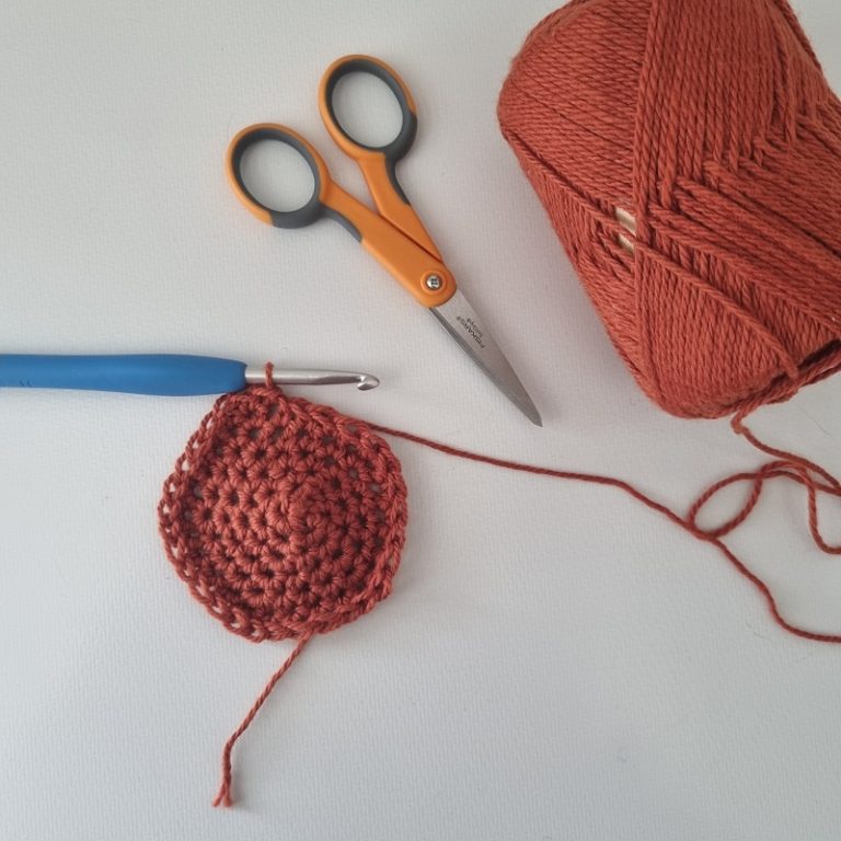 How To Fasten Off Crochet In 3 Easy Steps Bee Stitch'd