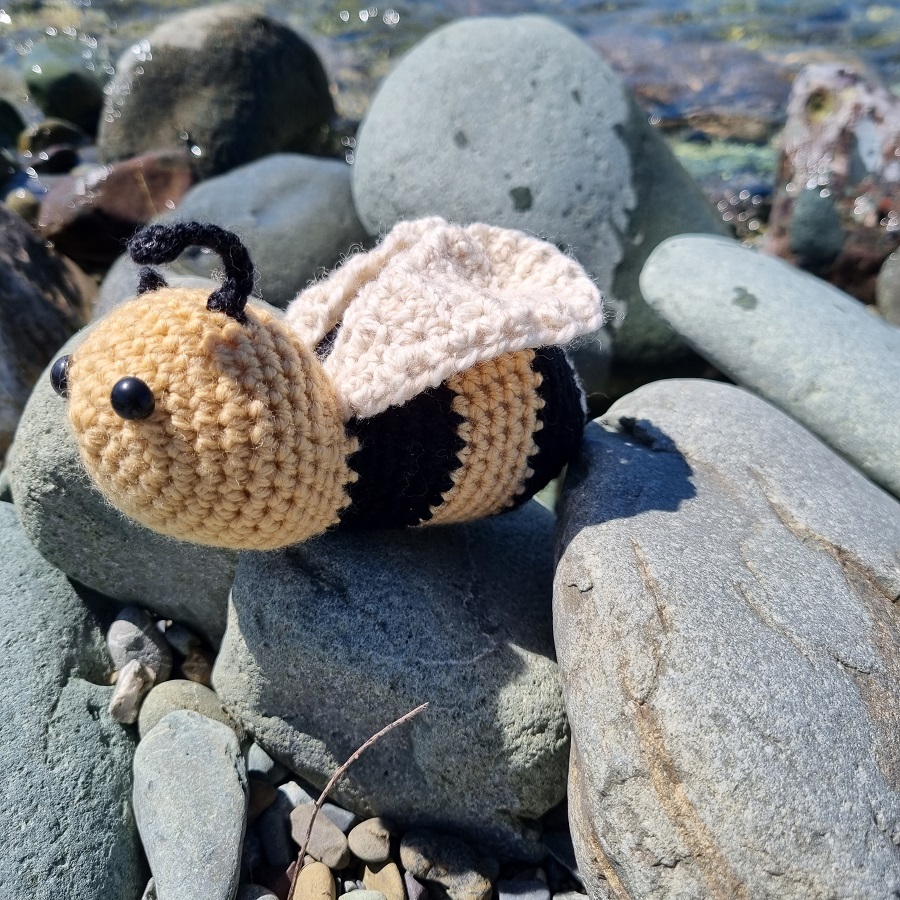 crochet bumble bee on rocks