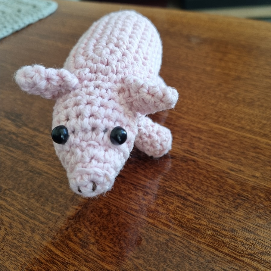 crochet pig from the front