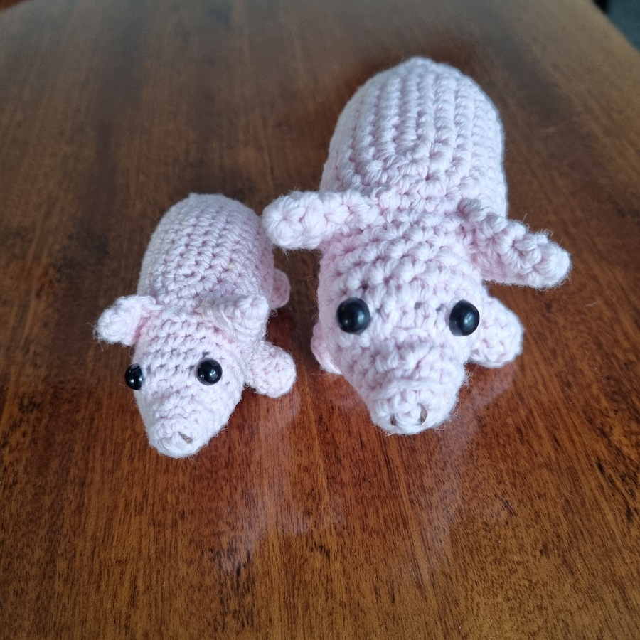 two crocheted pigs